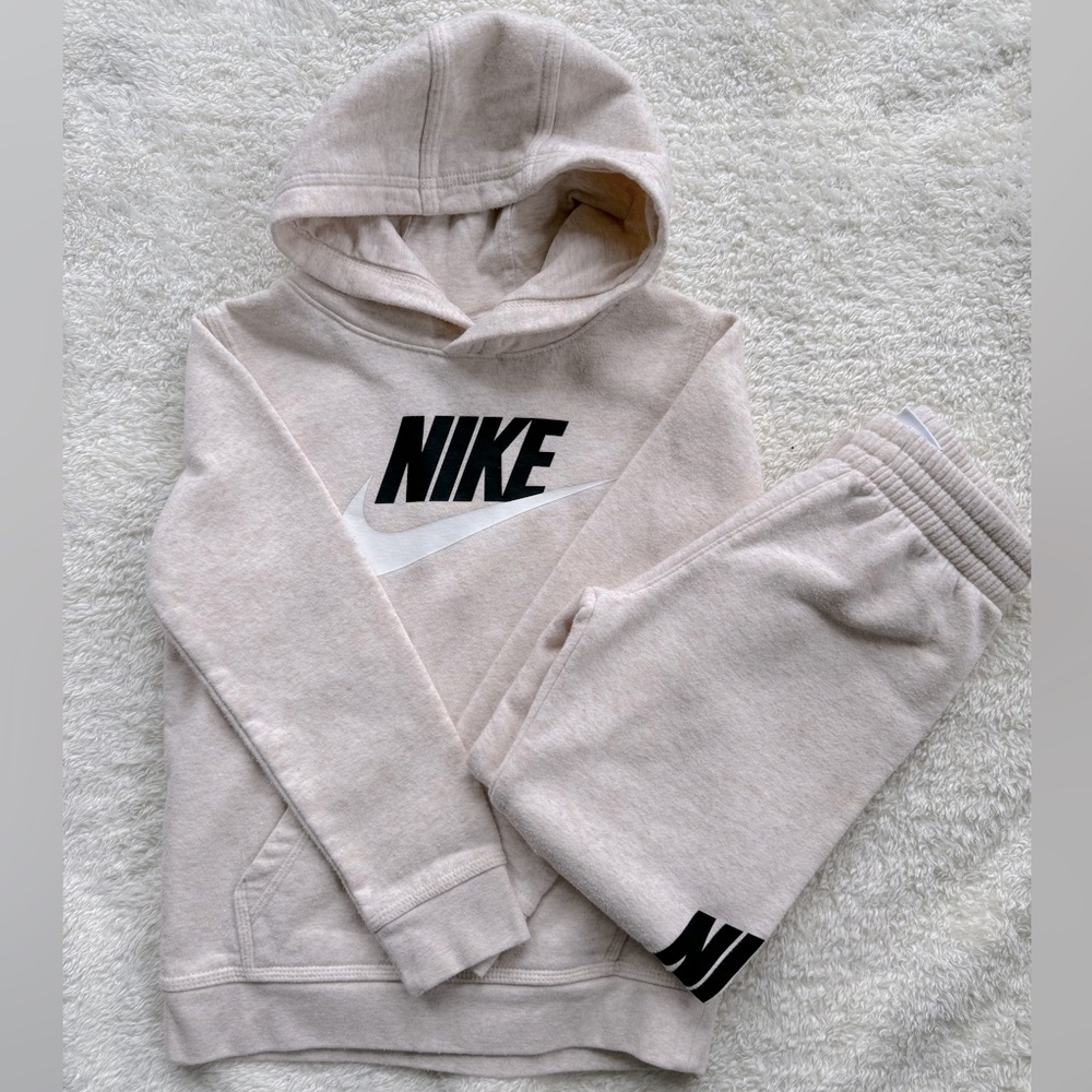 Nike sweatsuit